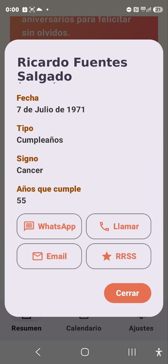 Ficha de una persona en Cumpleaños Feliz con botones de WhatsApp, llamar, email y redes sociales